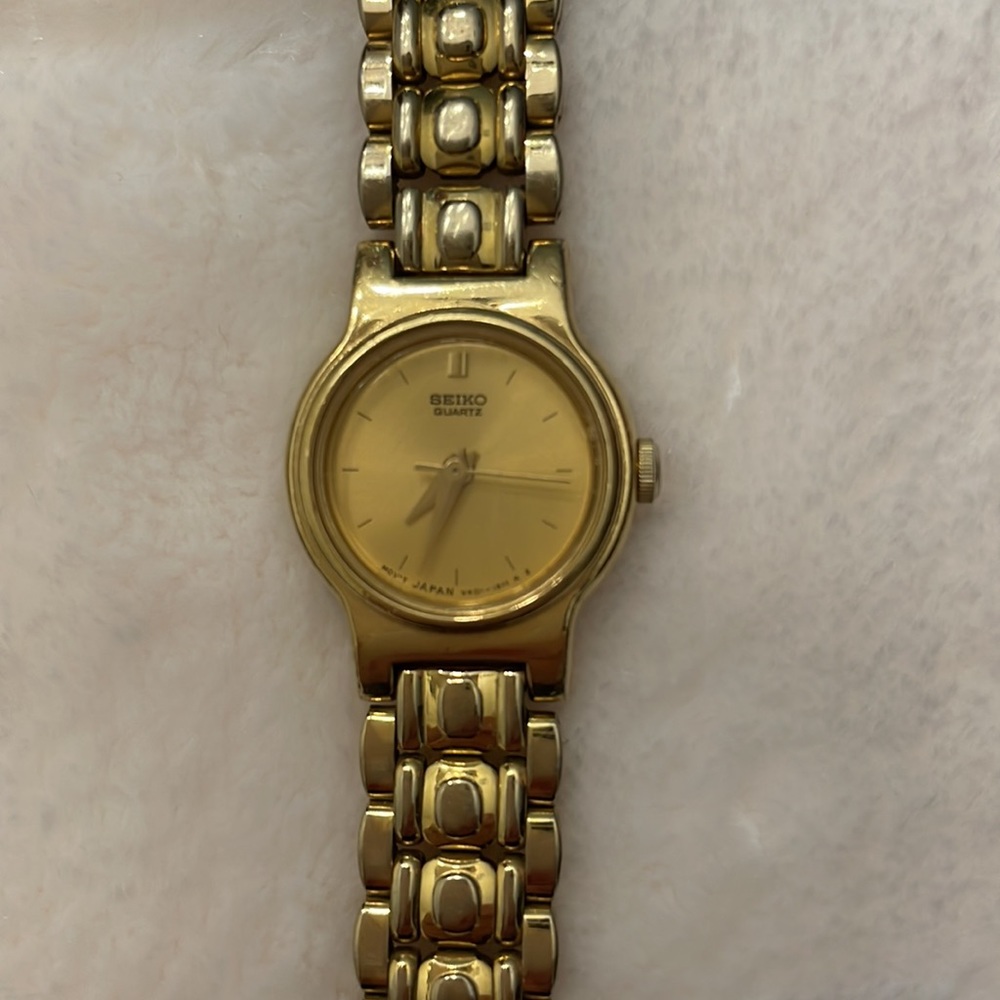 Seiko quartz gold watch
